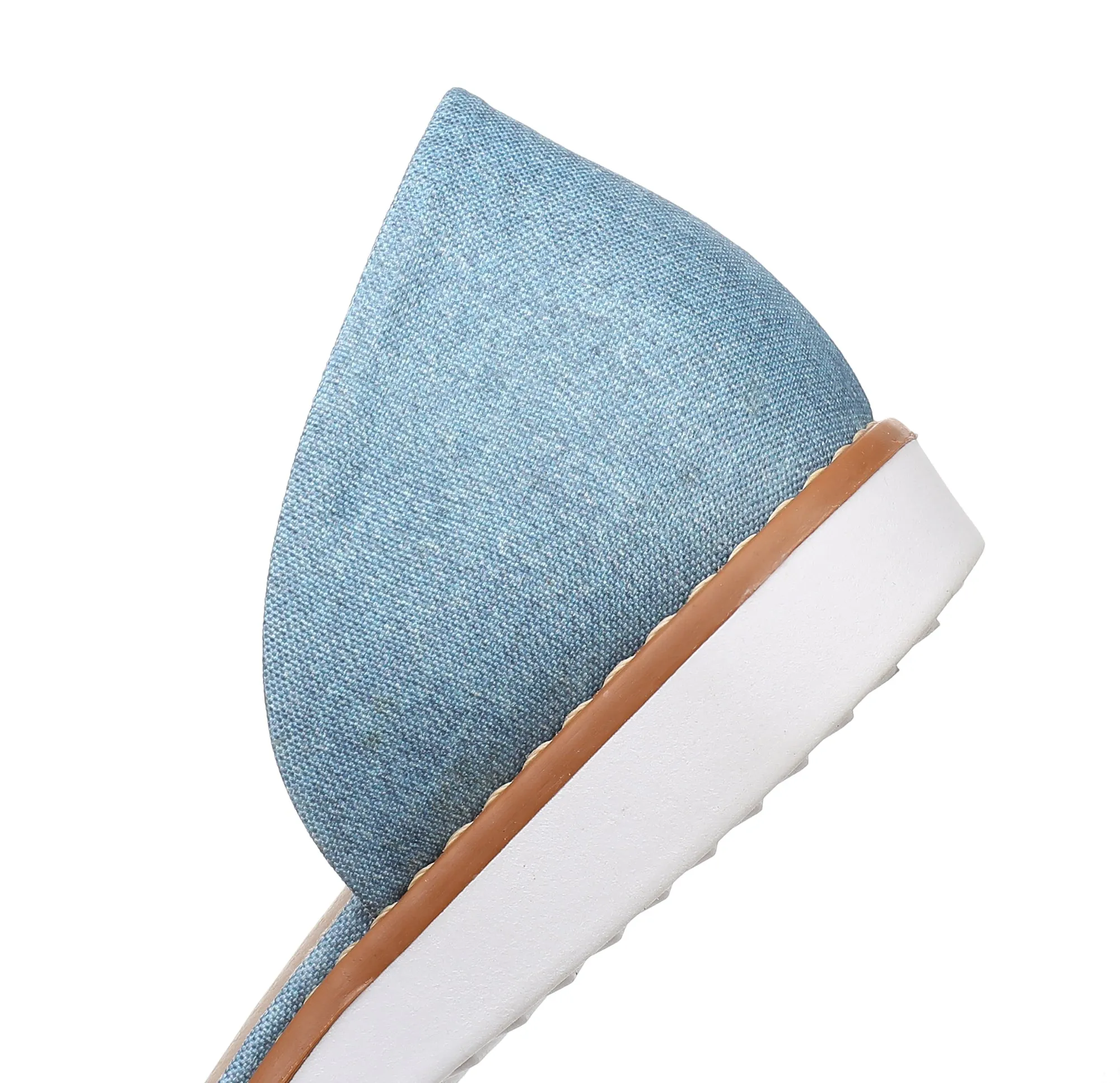 Denim Embroidered Elegance (406.047)